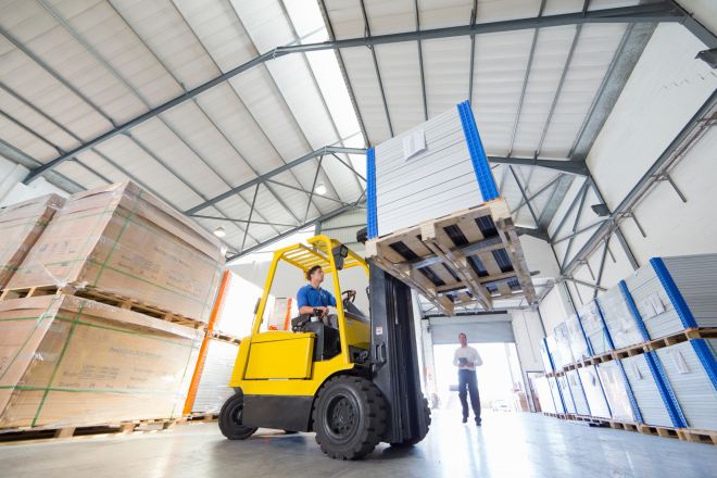 businessman-supervising-forklift-truck-driver-work-2026-03-26-08-25-08-utc.jpg